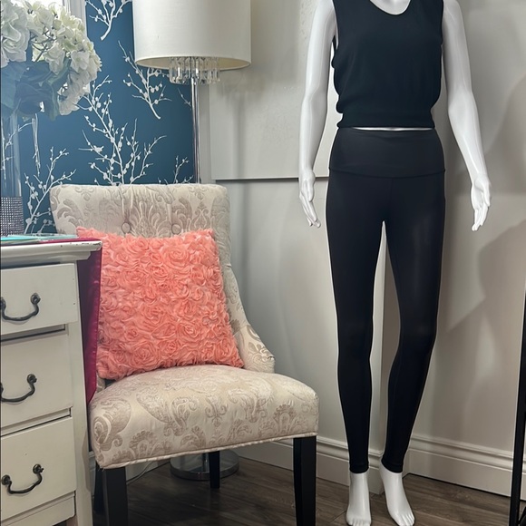 lululemon athletica Classic Black Leggings - Picture 4 of 15